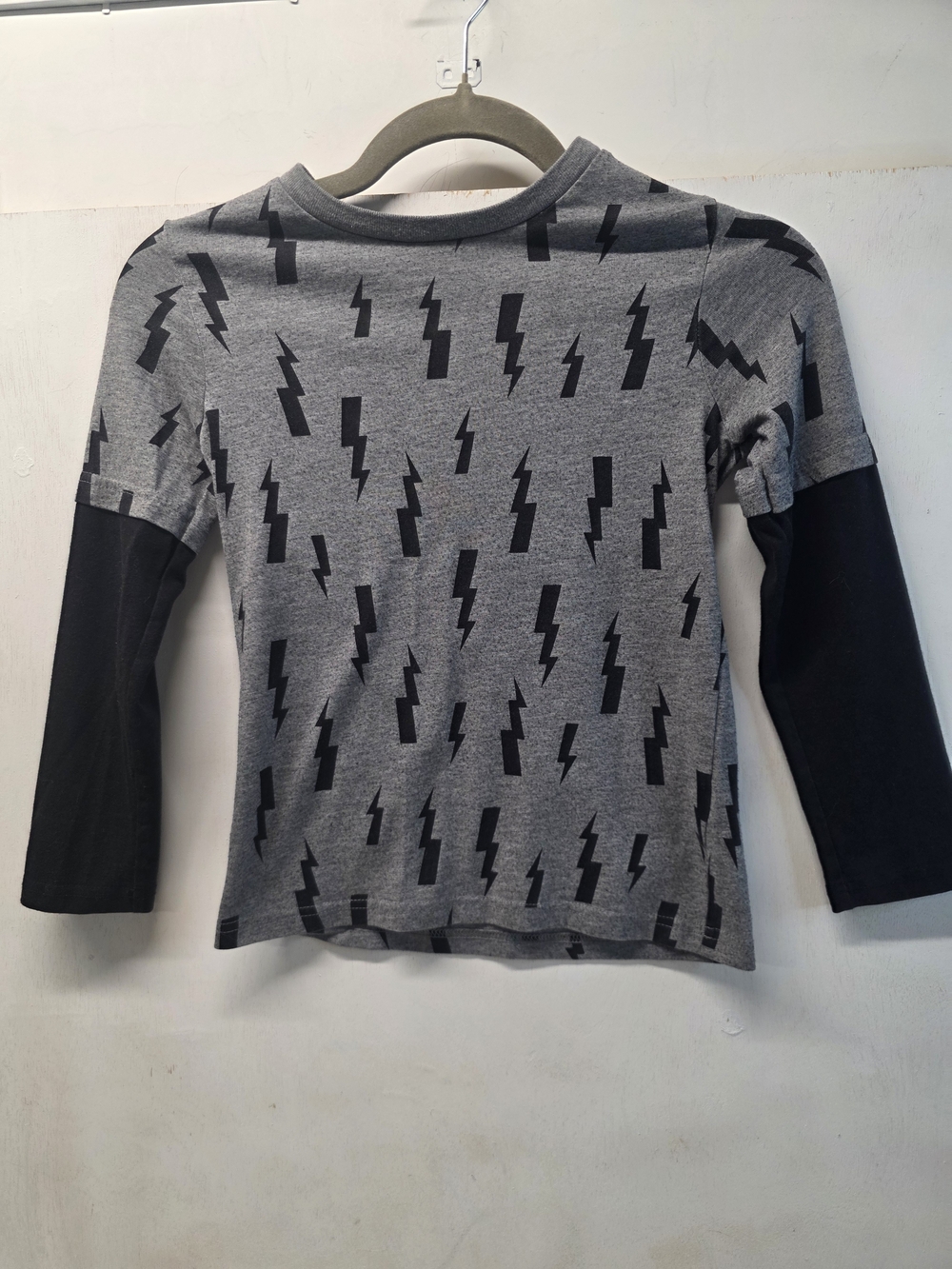 365 Kids Garanimals Boys Size 7 Gray Black Lightning Bolt Layered Long Sleeve